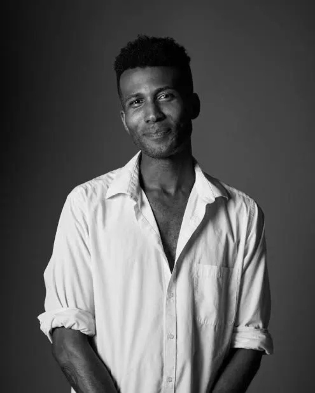 Photo of Author Aaron Robertson